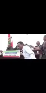 SOMALIAN PRESIDENT AND HIS THROW PUNCHES IN PUBLIC